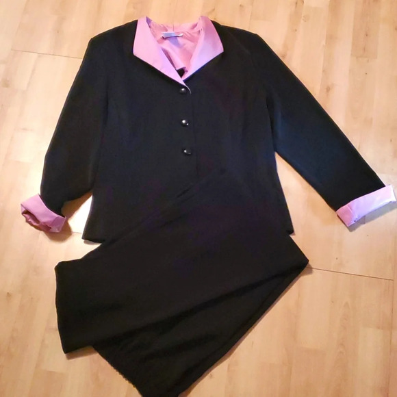 Miss Dorby Petite Suit- Button Down Black Blazer with Lavender Collar & Cuffs - Picture 1 of 11